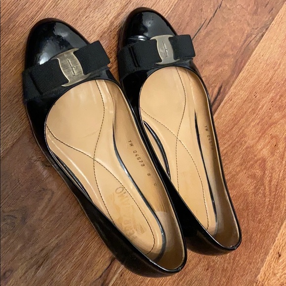 Ferragamo Varina flats size 8C - Picture 4 of 4
